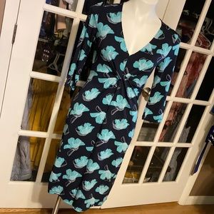 V-neck graphic print dress
